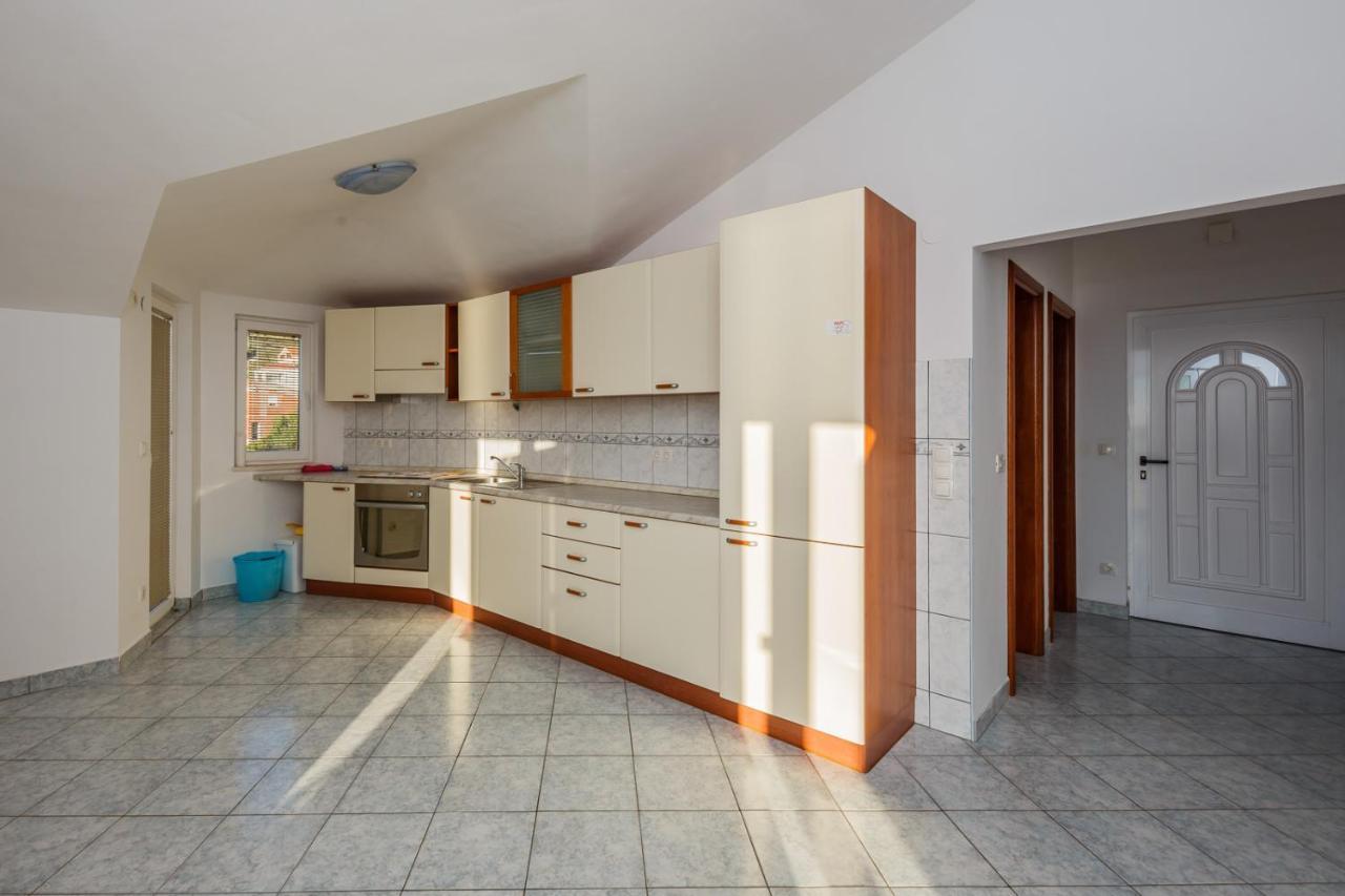 Apartamenty Z Basenem Ilja Rogoznica (Sibenik-Knin) Kültér fotó