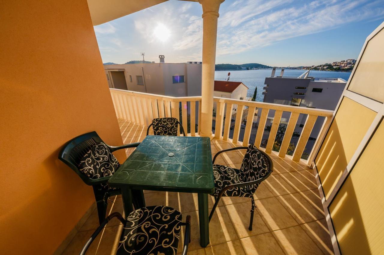 Apartamenty Z Basenem Ilja Rogoznica (Sibenik-Knin) Kültér fotó