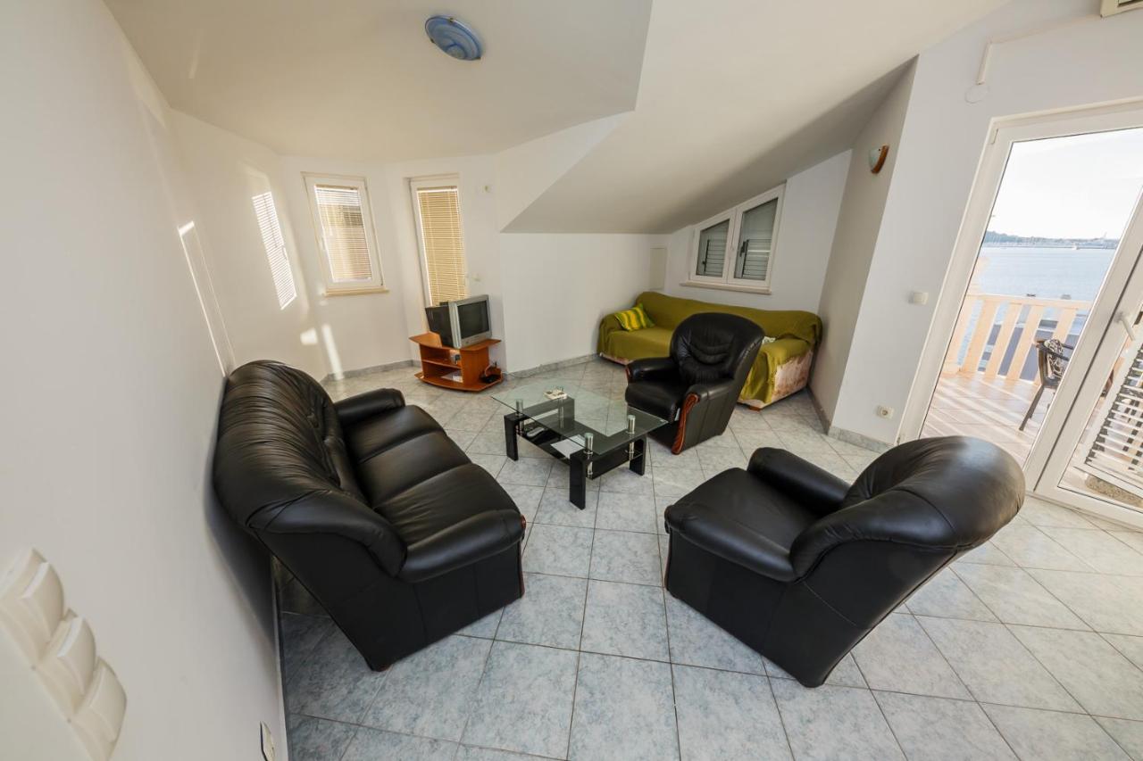 Apartamenty Z Basenem Ilja Rogoznica (Sibenik-Knin) Kültér fotó