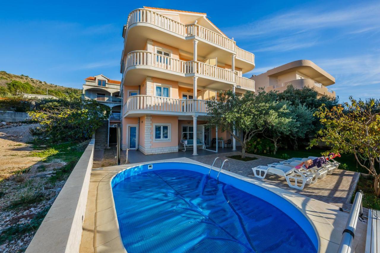 Apartamenty Z Basenem Ilja Rogoznica (Sibenik-Knin) Kültér fotó