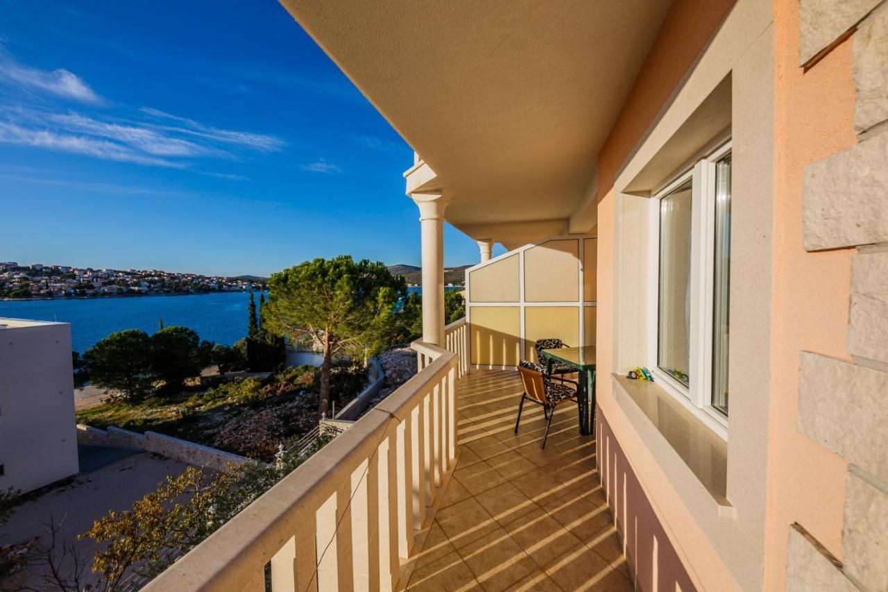 Apartamenty Z Basenem Ilja Rogoznica (Sibenik-Knin) Kültér fotó