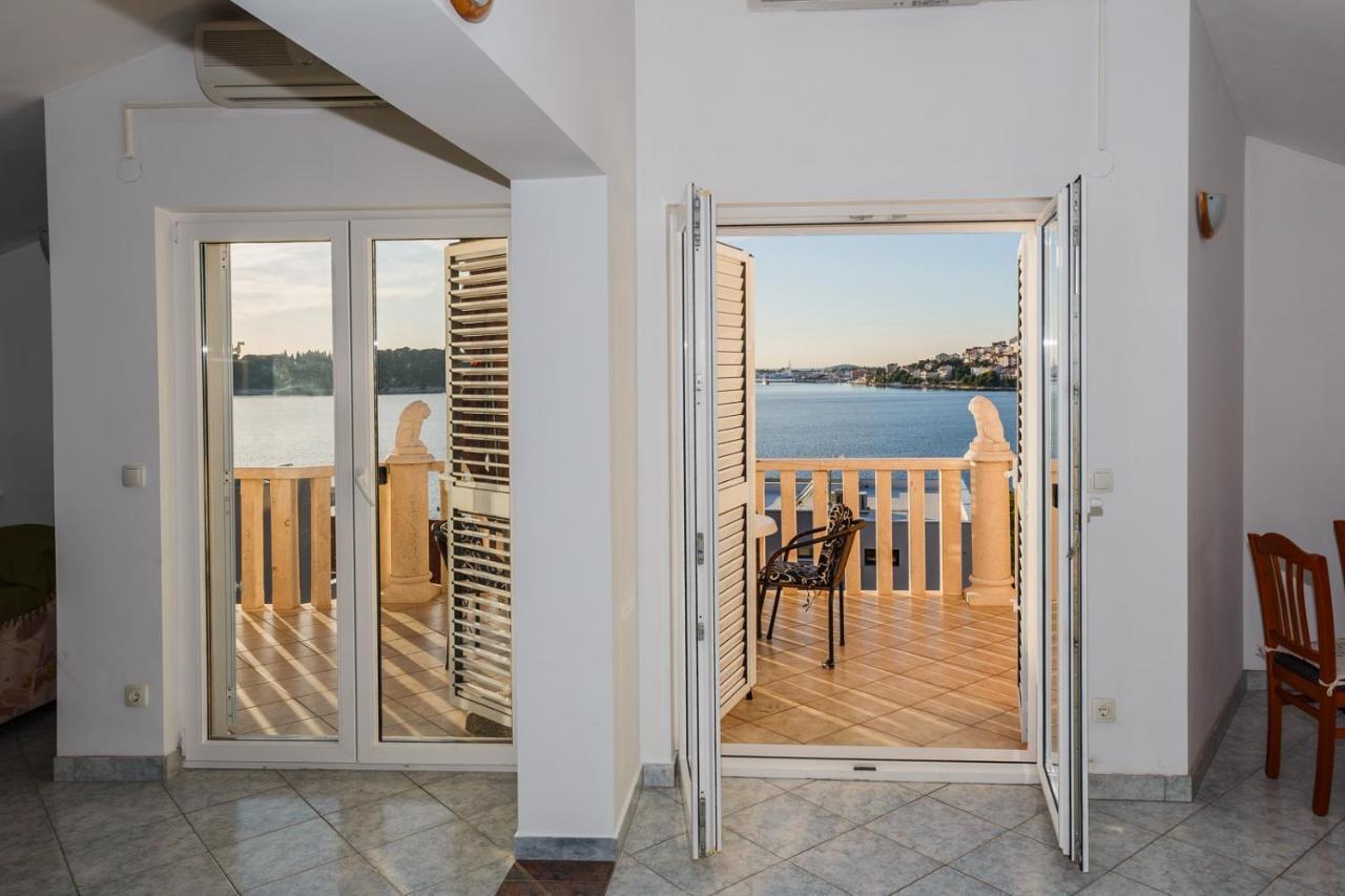 Apartamenty Z Basenem Ilja Rogoznica (Sibenik-Knin) Kültér fotó