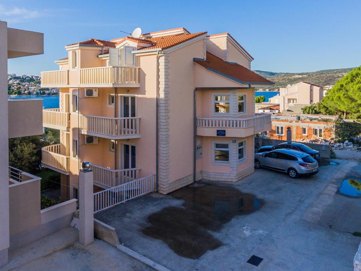 Apartamenty Z Basenem Ilja Rogoznica (Sibenik-Knin) Kültér fotó